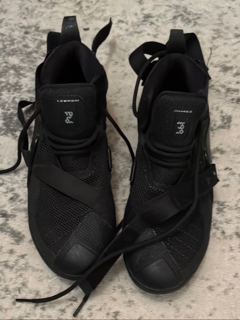Boys LeBron Nike Black Performance Basketball Shoes size 7Y